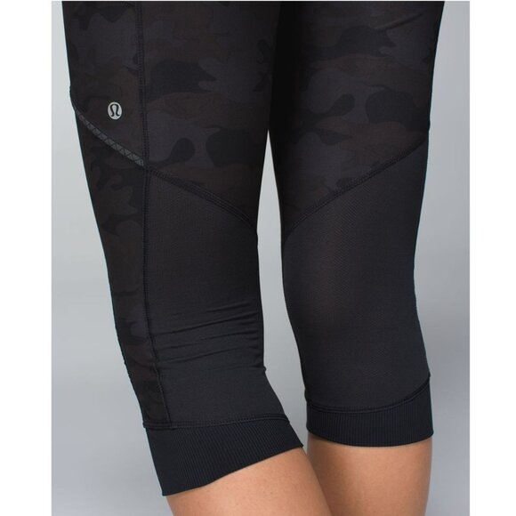 Lululemon Run For Fun Crop Full-On Luxtreme, Savasana Camo Black, Size 8 - Picture 10 of 15